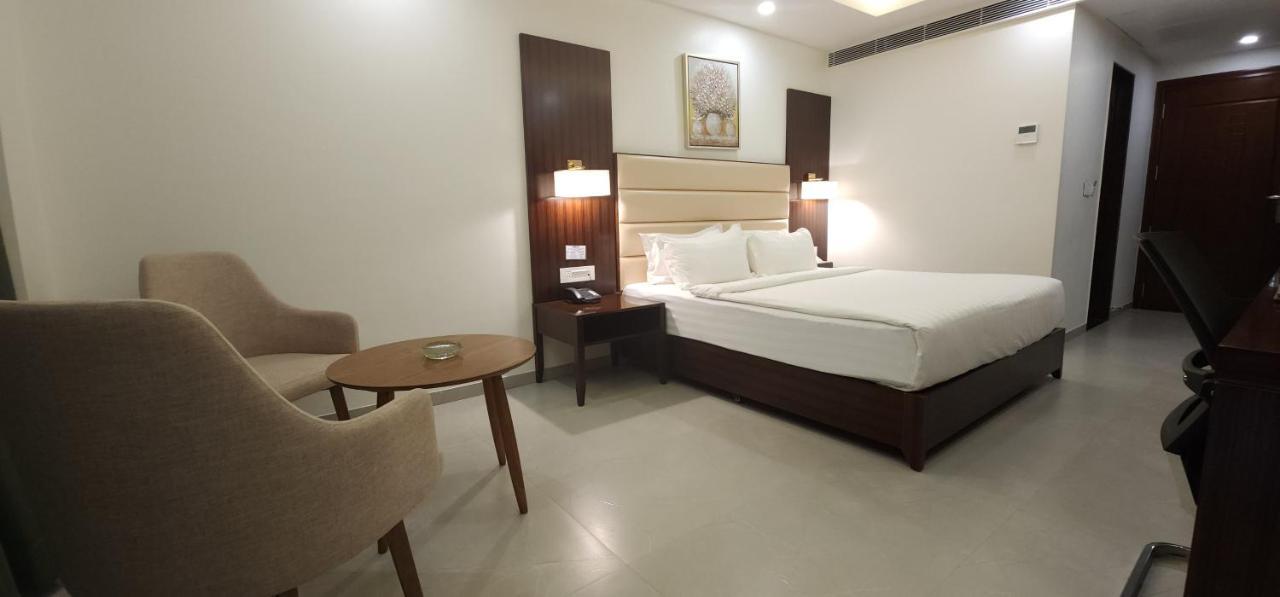 Apricot Hotel , أحمد أباد المظهر الخارجي الصورة