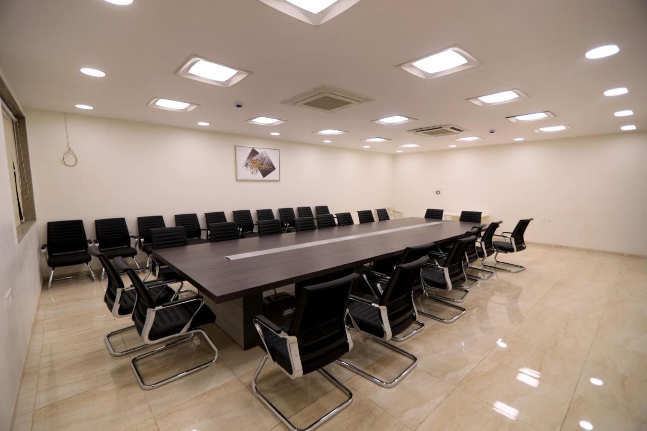 Apricot Hotel , أحمد أباد المظهر الخارجي الصورة